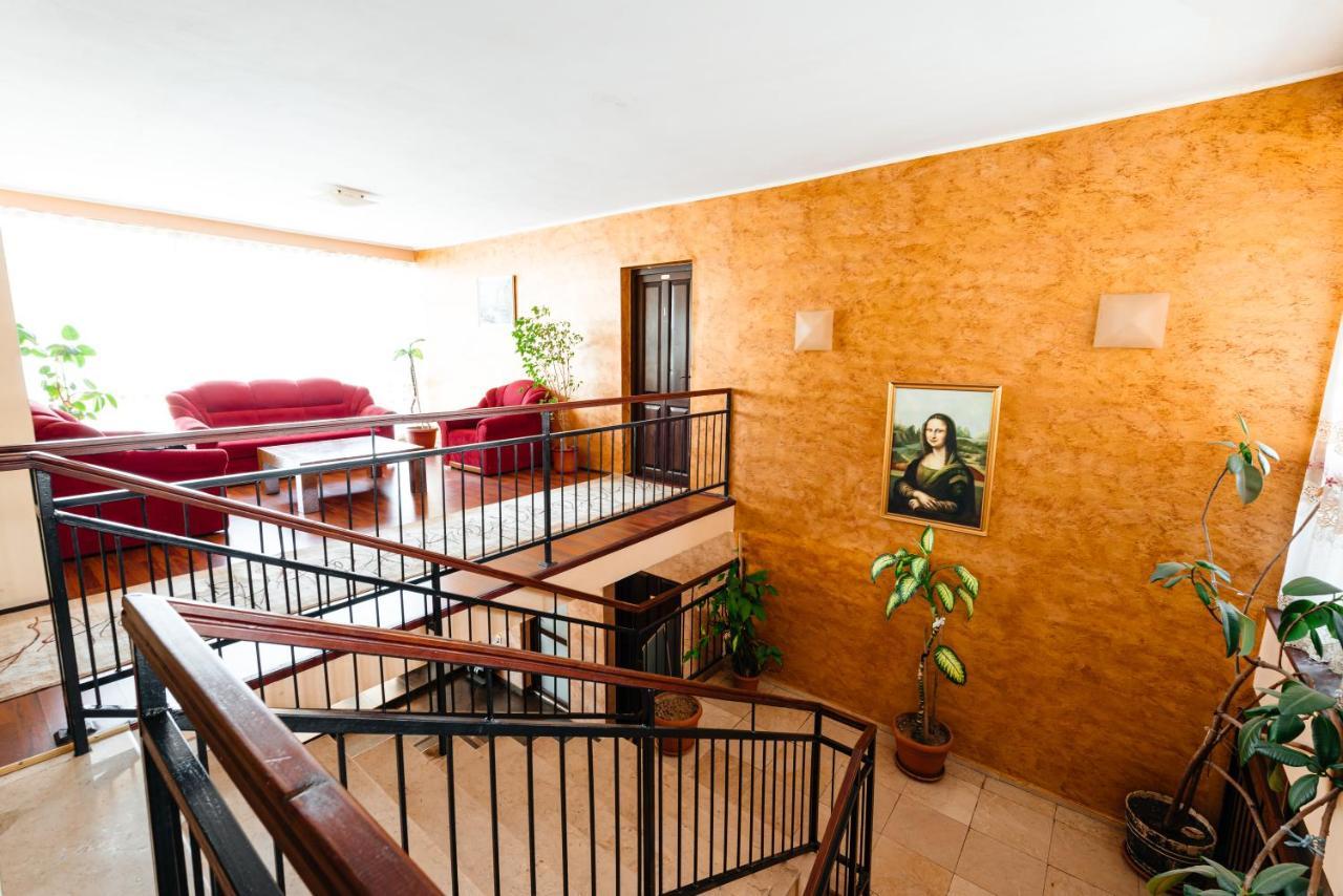 Pensiunea Casa Zanelor Floreşti Buitenkant foto